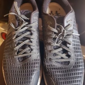 UnderArmor  Men  Sniker Size12